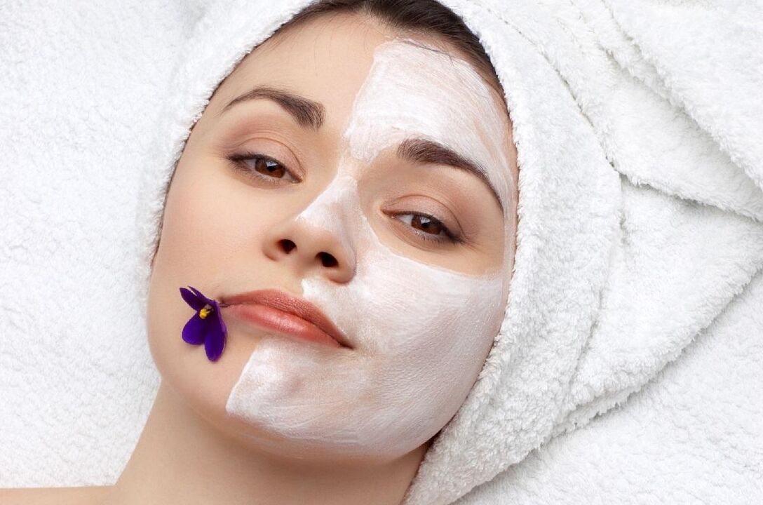 Firming mask based on proteins and milk cream for the face after 45 years